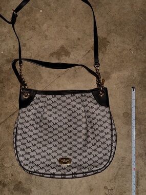 MICHAEL KORS JET SET LARGE CROSS BODY